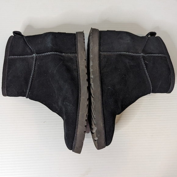 UGG Black hidden wedge women's size 9 bootie boot - Picture 6 of 8